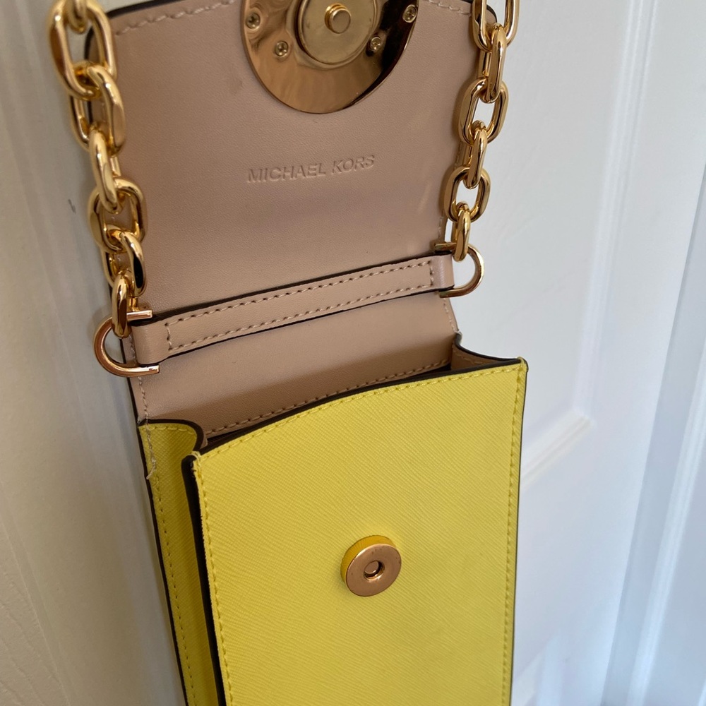 MICHAEL KORS
Carmen Small Color-Block Faux Leather Phone Crossbody Bag - Picture 6 of 9